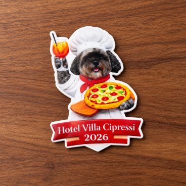 A PVC patch shows a dog dressed as a chef holding a pizza and drink with 'Hotel Villa Cipressi 2026' text.